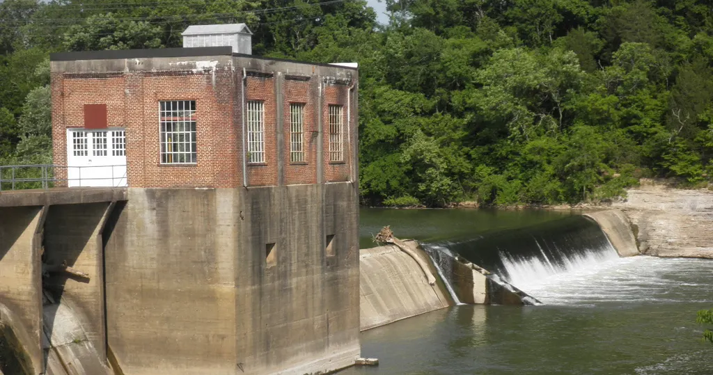 Water spilling over the old dam on the Duck River at Columbia